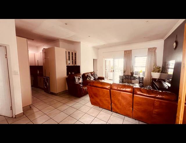 3 BEDROOM TOWNHOUSE FOR SALE IN ERASMUSPARK